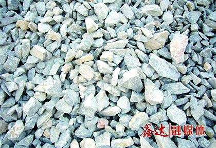 收购滦县杨柳庄石灰石矿，更名为k8凯发石灰石矿。